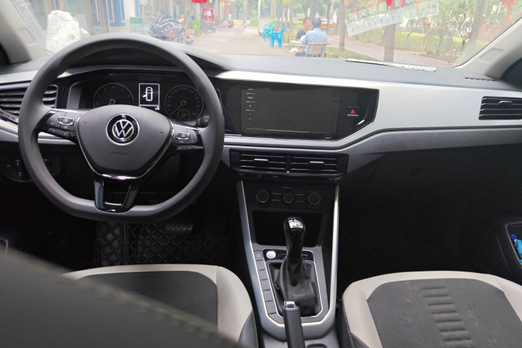 Volkswagen Polo 2021 car image #7