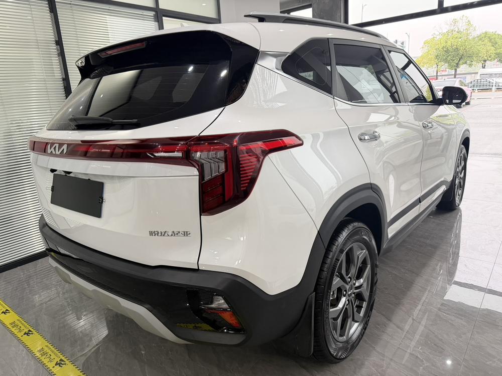 Kia Seltos 2023 car image #6