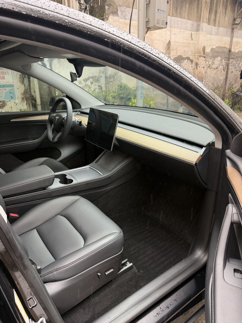 Tesla Model Y 2023 #5 Tesla Model Y 2023 car image #5