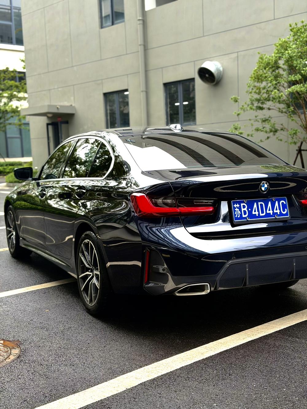 BMW 3 Series 2023 #4 BMW 3 Series 2023 صورة سيارة #4