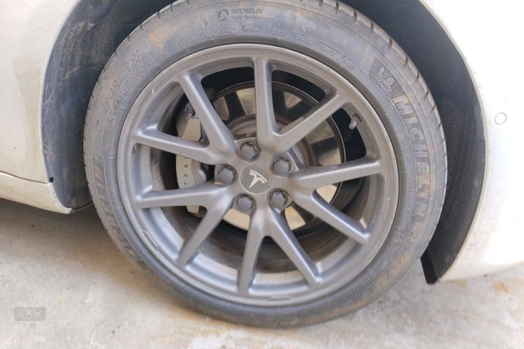 Tesla Model 3 2020 car image #9