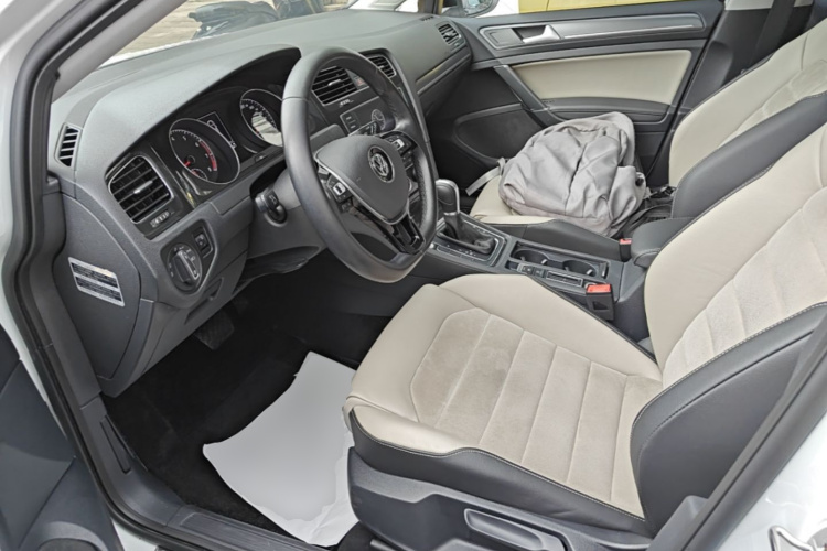Volkswagen Golf 2017 car image #15