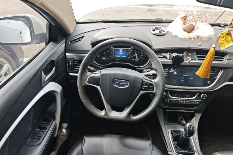 GEELY Emgrand 2017 car image #12