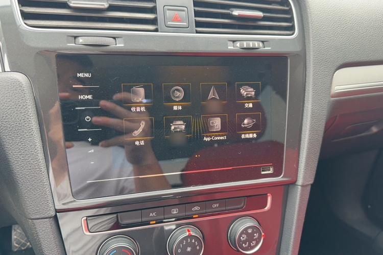 Volkswagen Golf 2020 car image #16