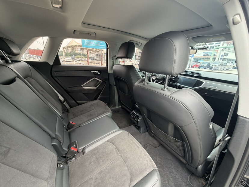 Audi Q3 2020 car image #10