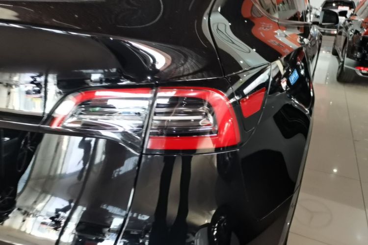 Tesla Model Y 2023 car image #8