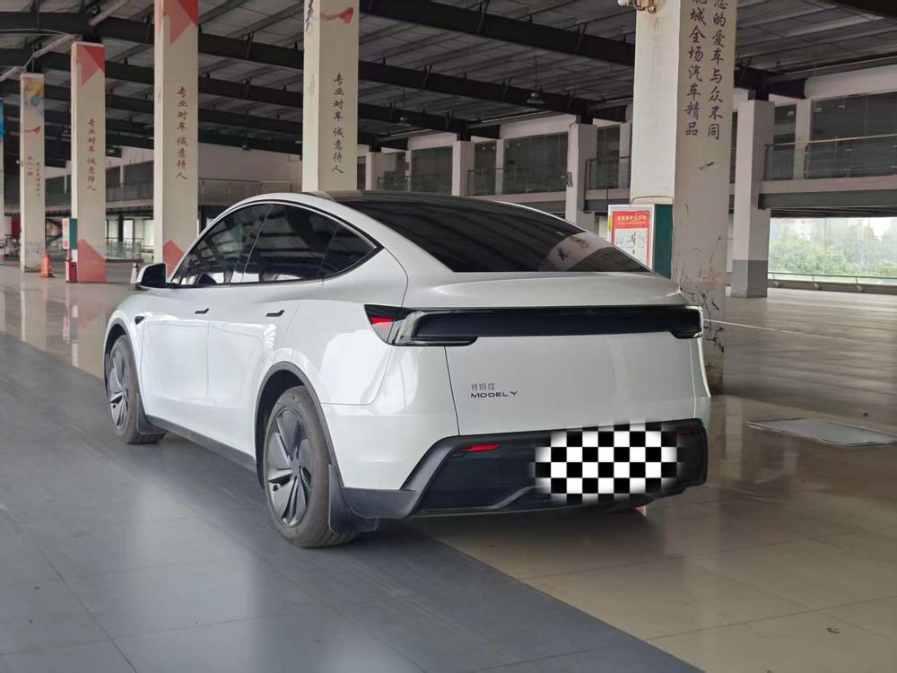 Tesla Model Y 2026 car image #3