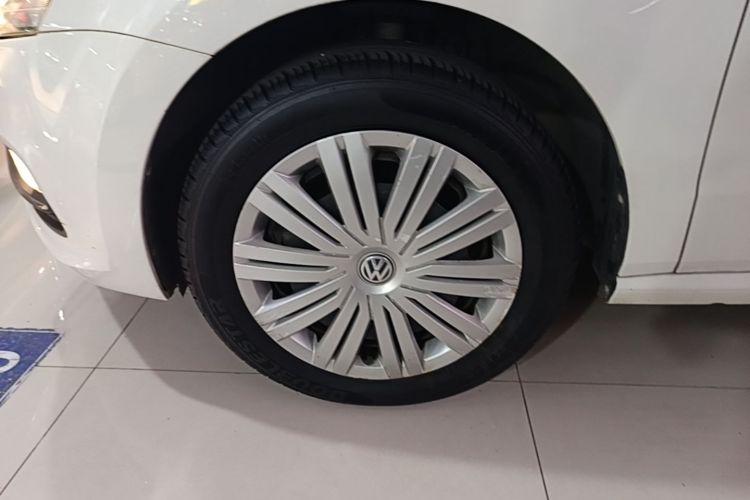 Volkswagen Polo 2016 car image #9