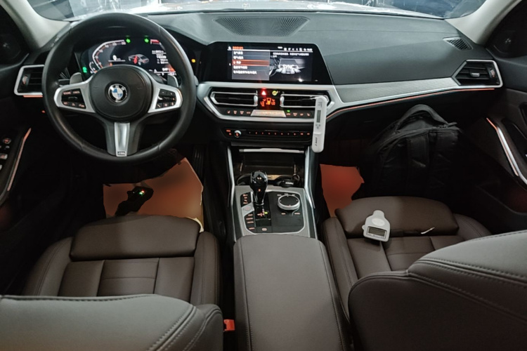 BMW 3 Series 2020 car image #11