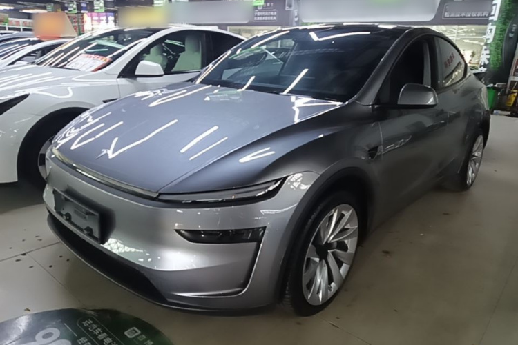 Tesla Model Y 2025 #2 Tesla Model Y 2025 car image #2