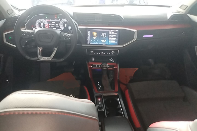 Audi Q3 2023 car image #10
