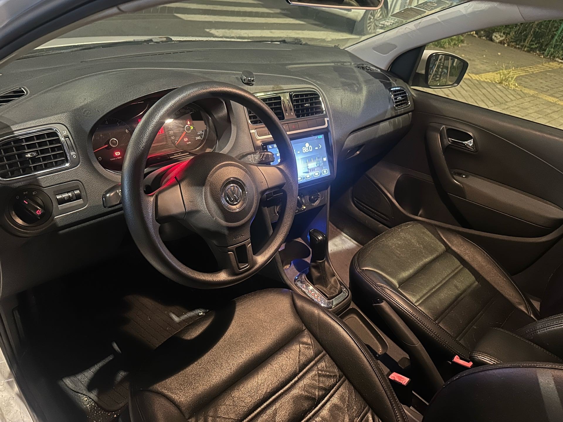 2012 car image #3