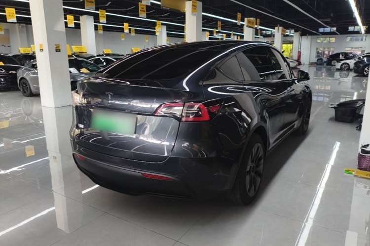Tesla Model Y 2024 #7 Tesla Model Y 2024 car image #7