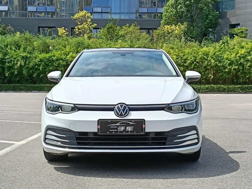 Volkswagen Golf 2021 car image #2