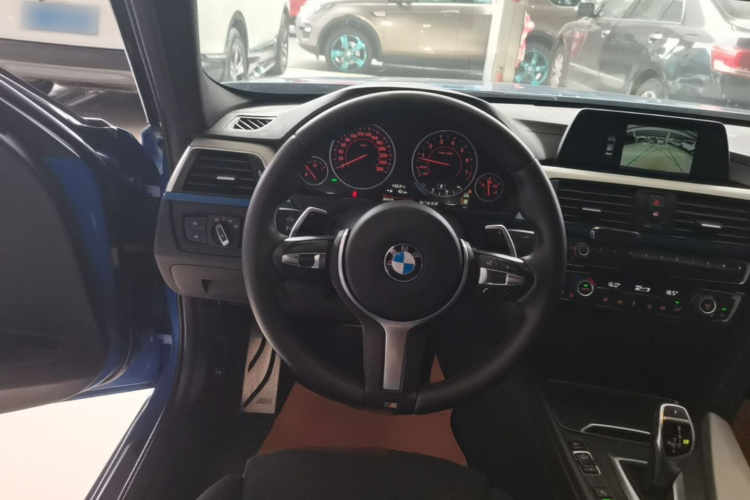 BMW 3 Series 2018 #15 BMW 3 Series 2018 صورة سيارة #15