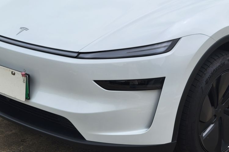 Tesla Model Y 2025 #29 Tesla Model Y 2025 car image #29