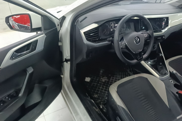 Volkswagen Polo 2022 car image #16