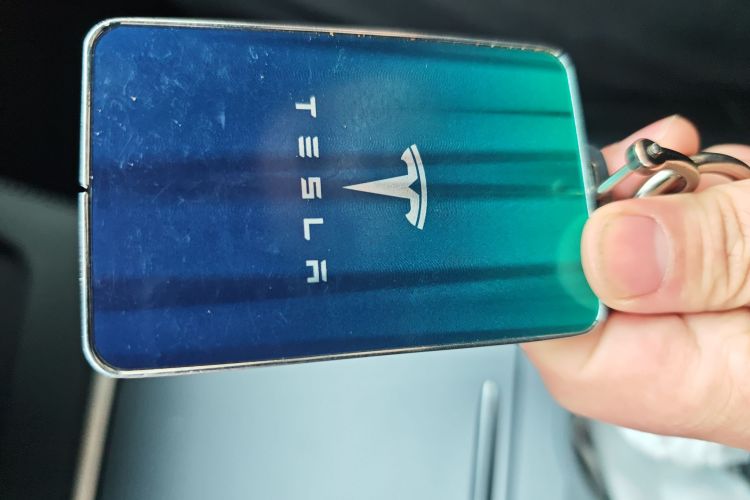 Tesla Model Y 2024 car image #11