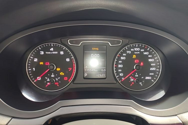 Audi Q3 2015 car image #12