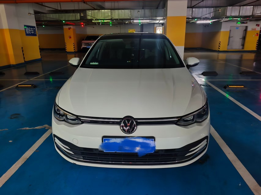 Volkswagen Golf 2022 car image #2