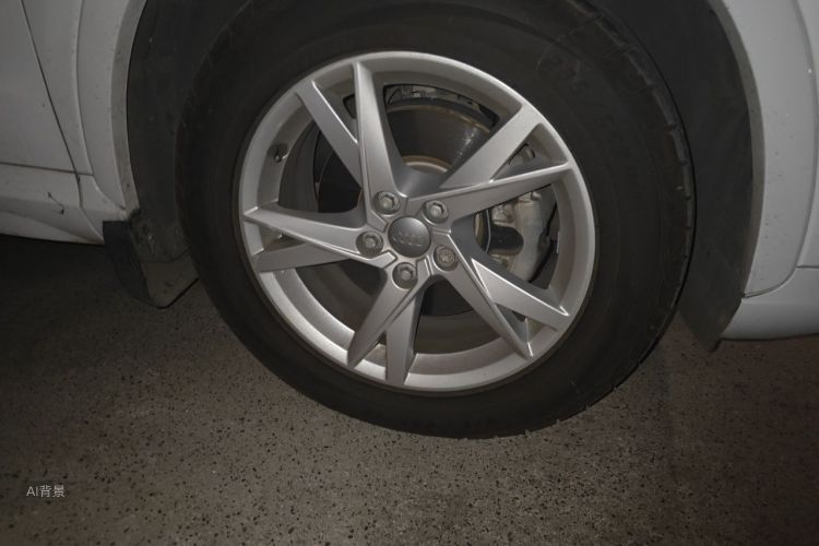 Audi Q3 2016 car image #9