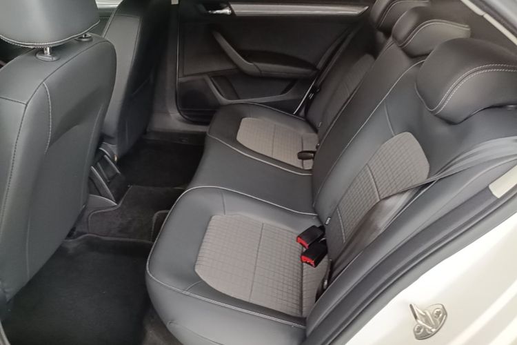 Volkswagen Santana 2018 car image #17