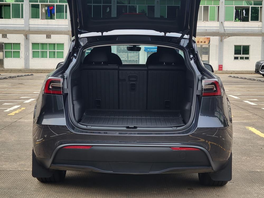 Tesla Model Y 2024 car image #11