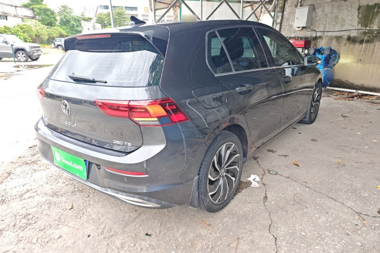 Volkswagen Golf 2022 car image #7