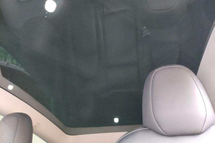 Tesla Model Y 2023 car image #18