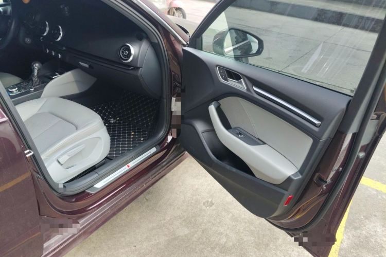 Audi A3 2019 car image #23