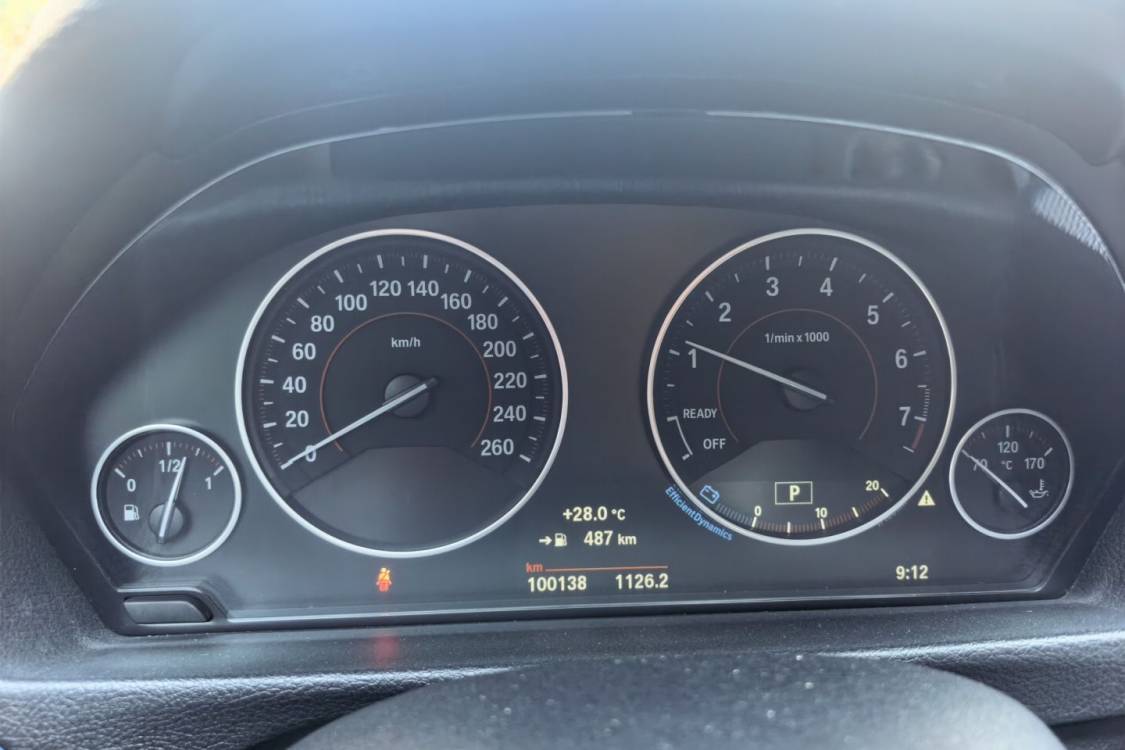 BMW 3 Series 2018 car image #25