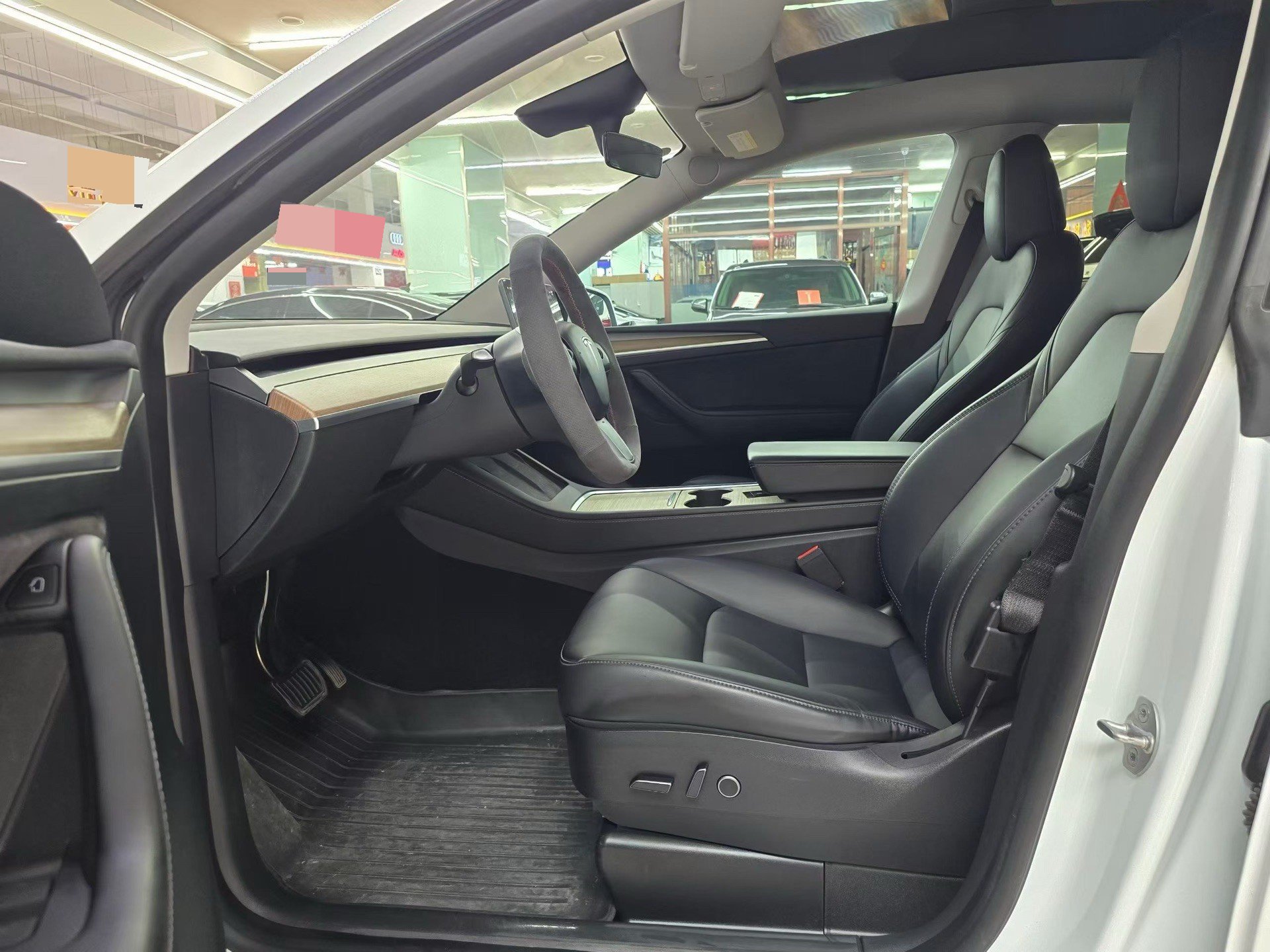 Tesla Model Y 2023 #7 Tesla Model Y 2023 car image #7