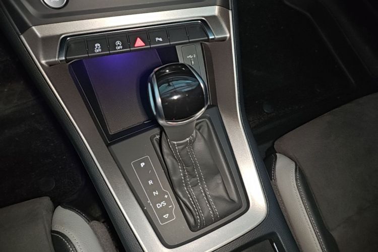 Audi Q3 2019 #14 Audi Q3 2019 car image #14