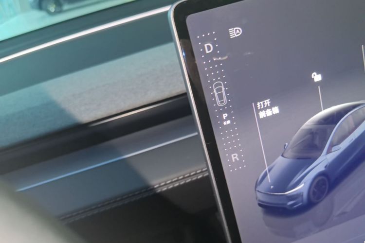 Tesla Model Y 2025 #14 Tesla Model Y 2025 car image #14