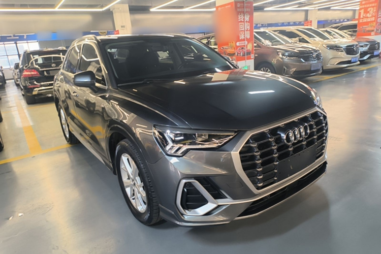 Audi Q3 2019 car image #4