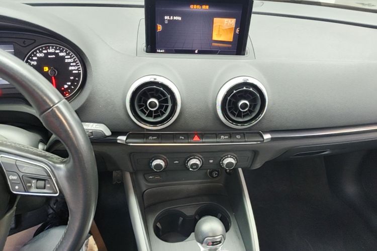 Audi A3 2019 immagine di auto #13