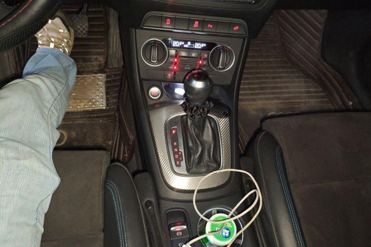 Audi Q3 2018 car image #14