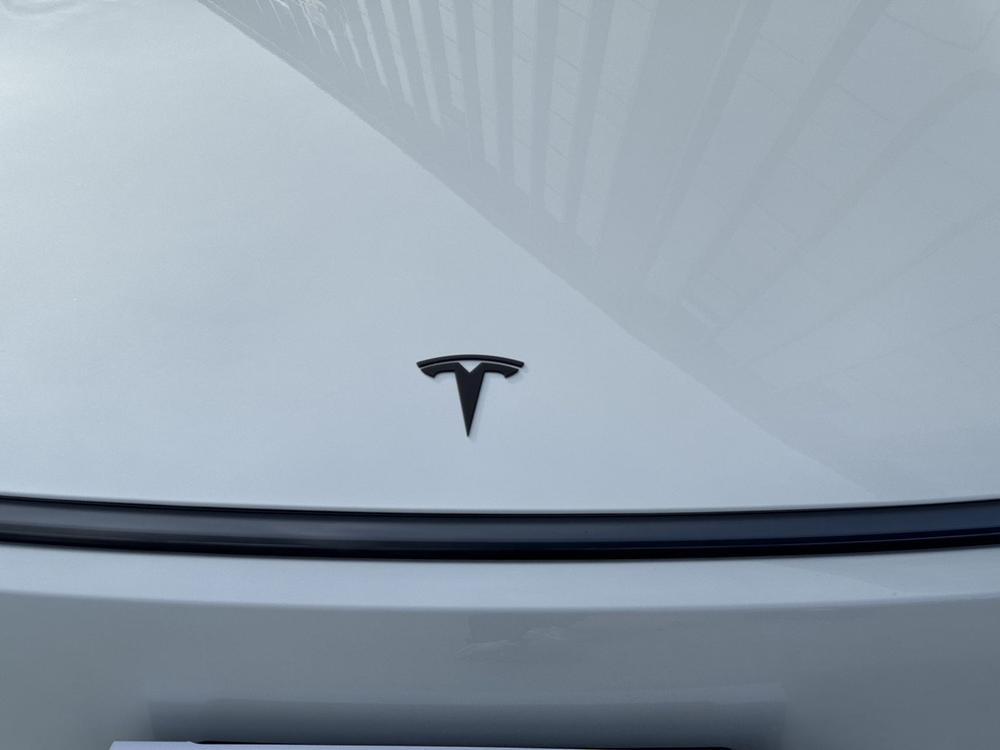 Tesla Model Y 2026 #12 Tesla Model Y 2026 car image #12