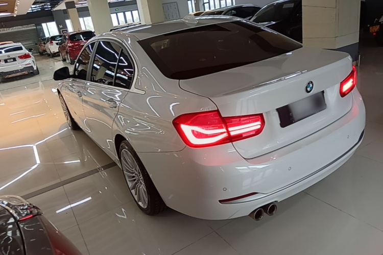 BMW 3 Series 2018 #5 BMW 3 Series 2018 car image #5