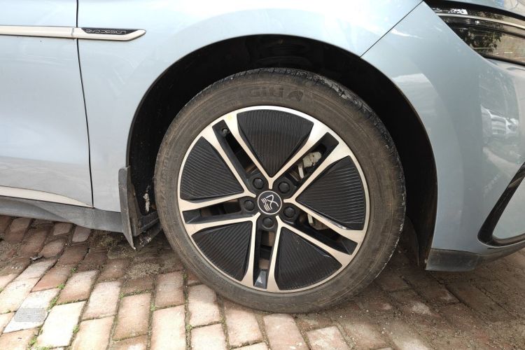 BYD Han 2023 car image #9