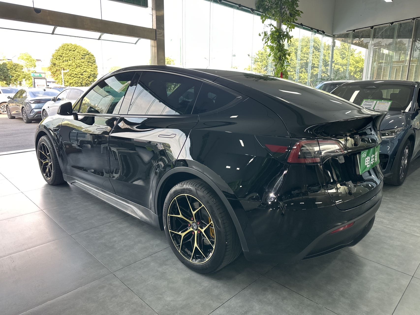 Tesla Model Y 2022 car image #7