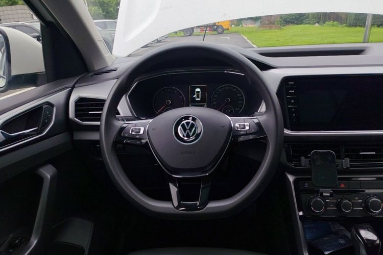 Volkswagen T-Cross 2021 car image #12