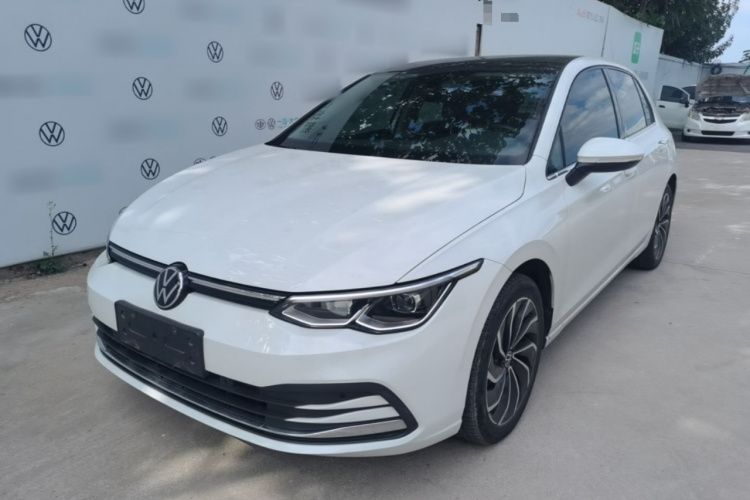 Volkswagen Golf 2024 car image #2