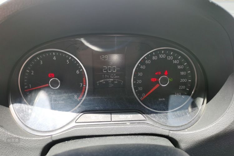 Volkswagen Polo 2015 car image #13