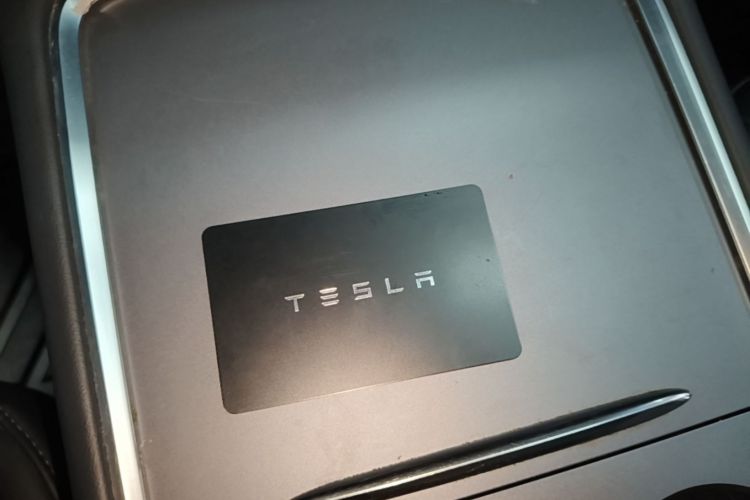 Tesla Model Y 2022 car image #9