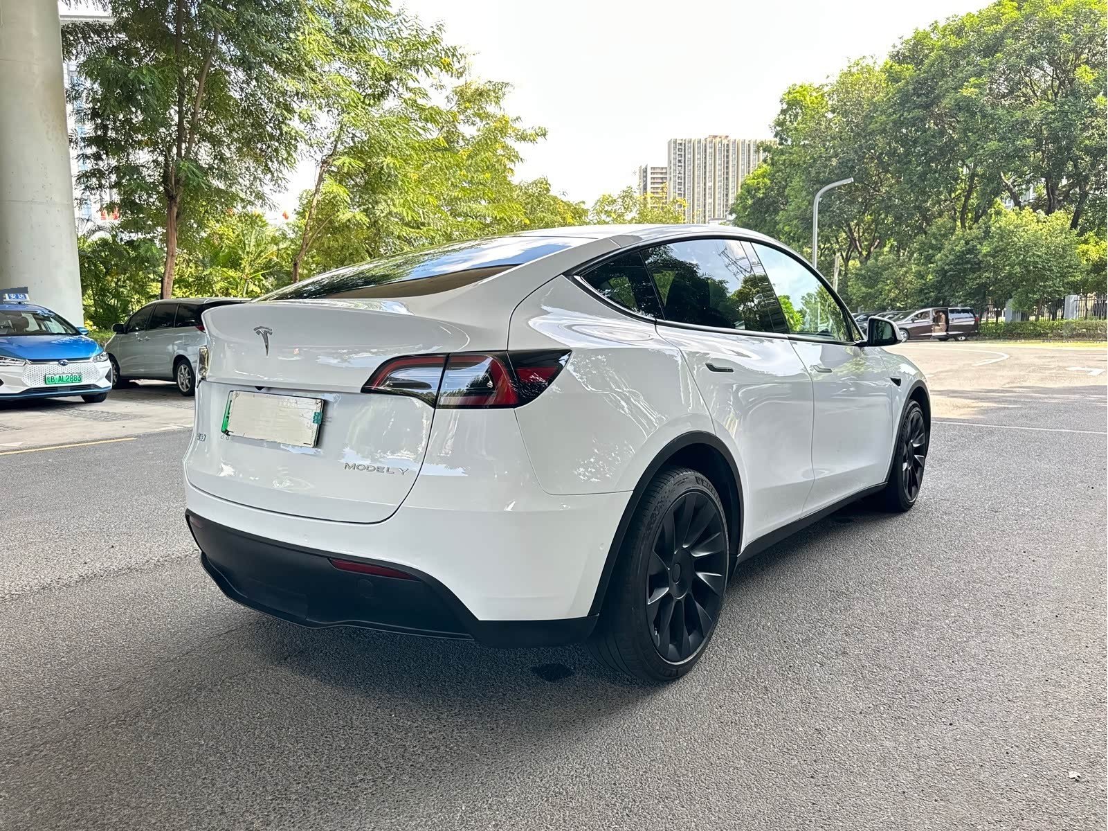 Tesla Model Y 2023 car image #5