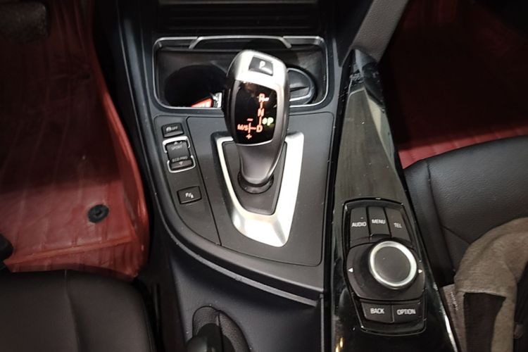BMW 3 Series 2017 car image #18