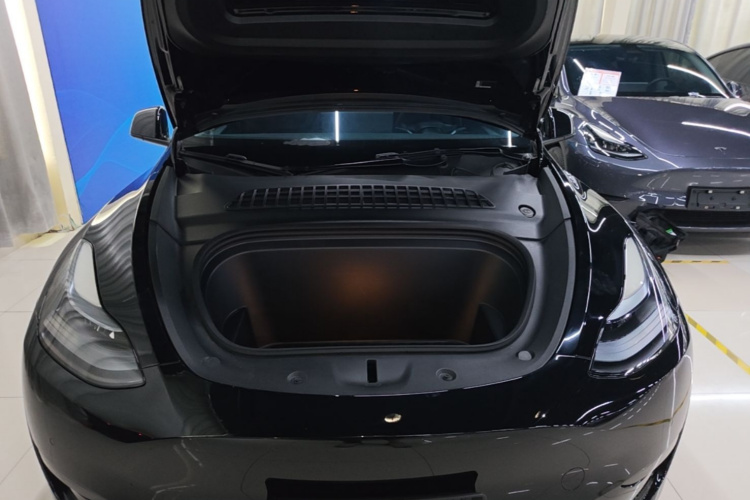 Tesla Model Y 2023 car image #22