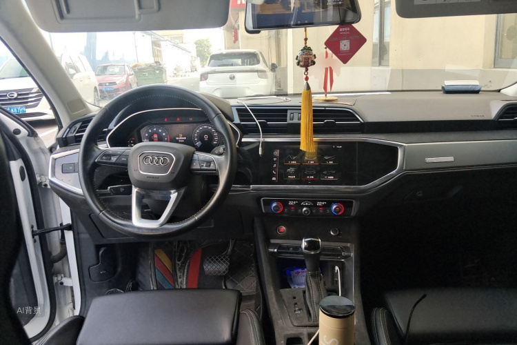 Audi Q3 2021 car image #12