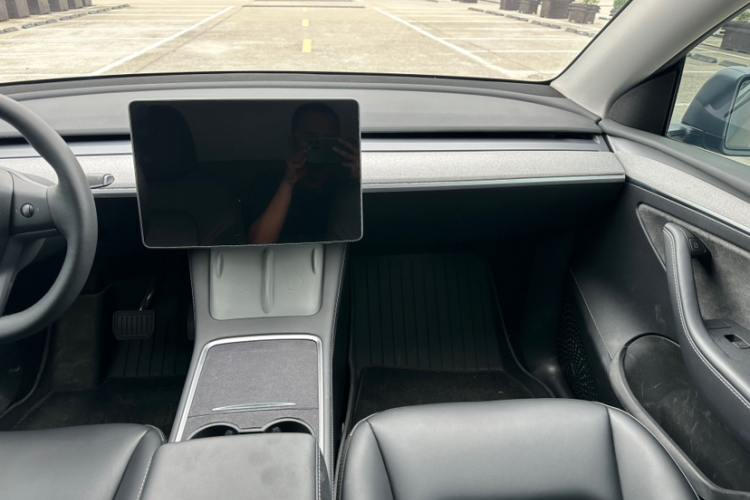 Tesla Model Y 2024 #21 Tesla Model Y 2024 car image #21